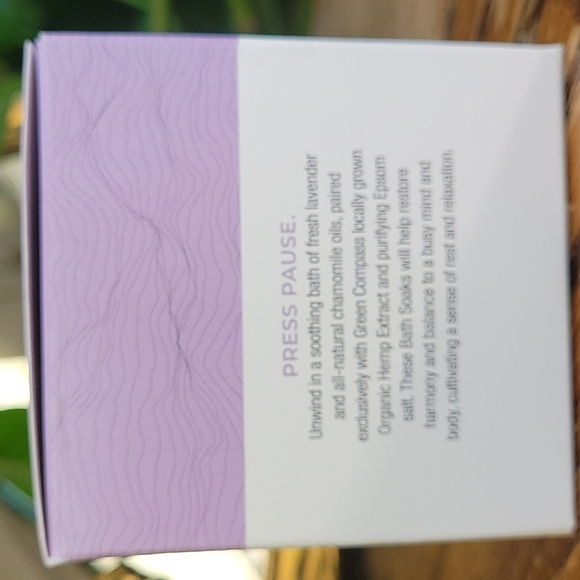 SOAKS "Rest" Essential Bath Bombs 2 piece. - Picture 5 of 6